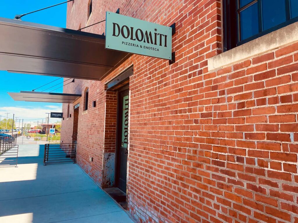 outside view of the Dolomiti Pizzeria and Enoteca entrance