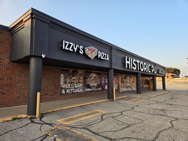 Izzy’s Pizza Joining Prehistoric Putt Inside Former Nobbies Store