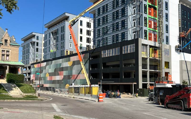 Parking Garage Screen at 37 West Farnam