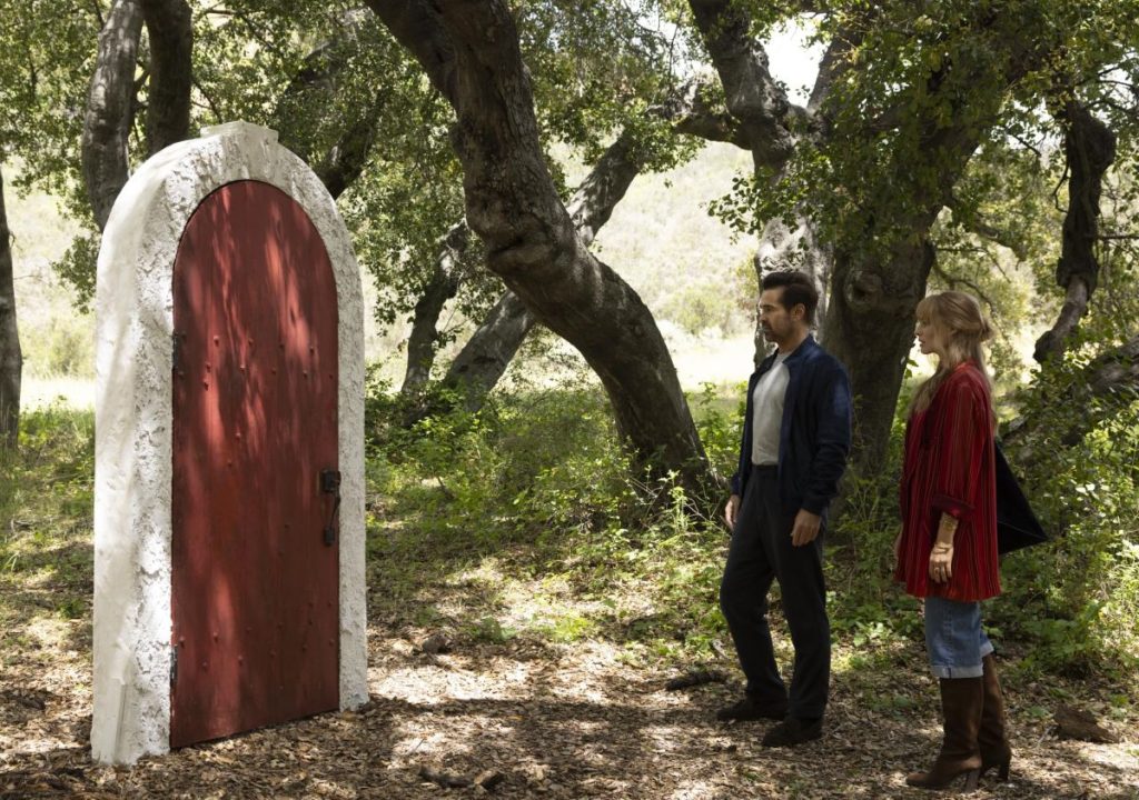 Colin Farrell as David and Margot Robbie as Sarah