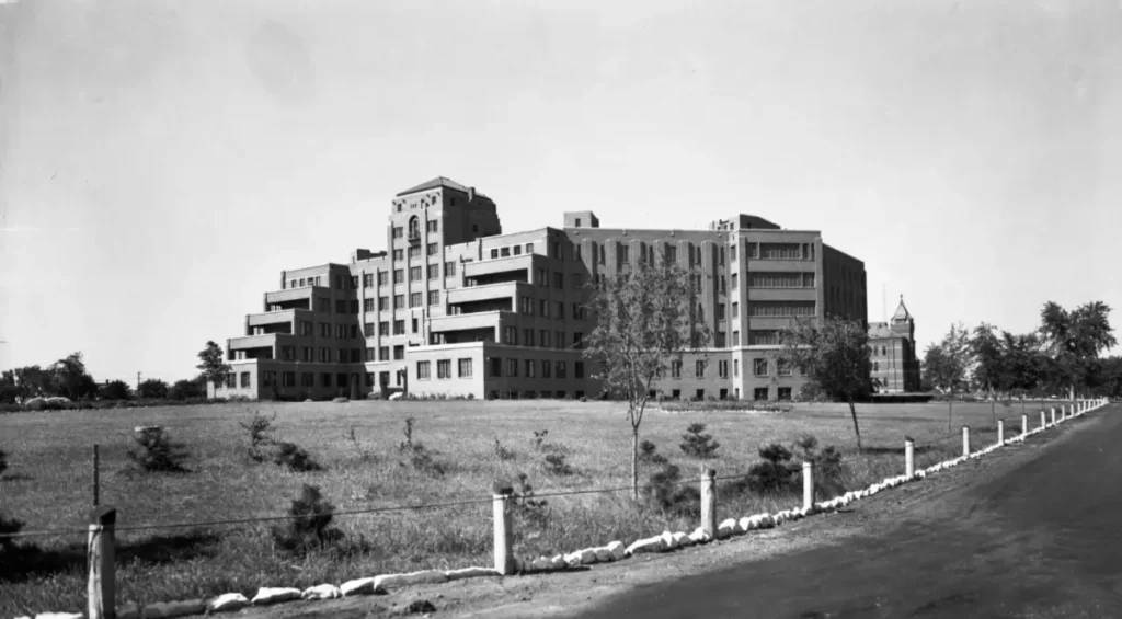 Photo of the new Douglas County Hospital with the open-air porches.