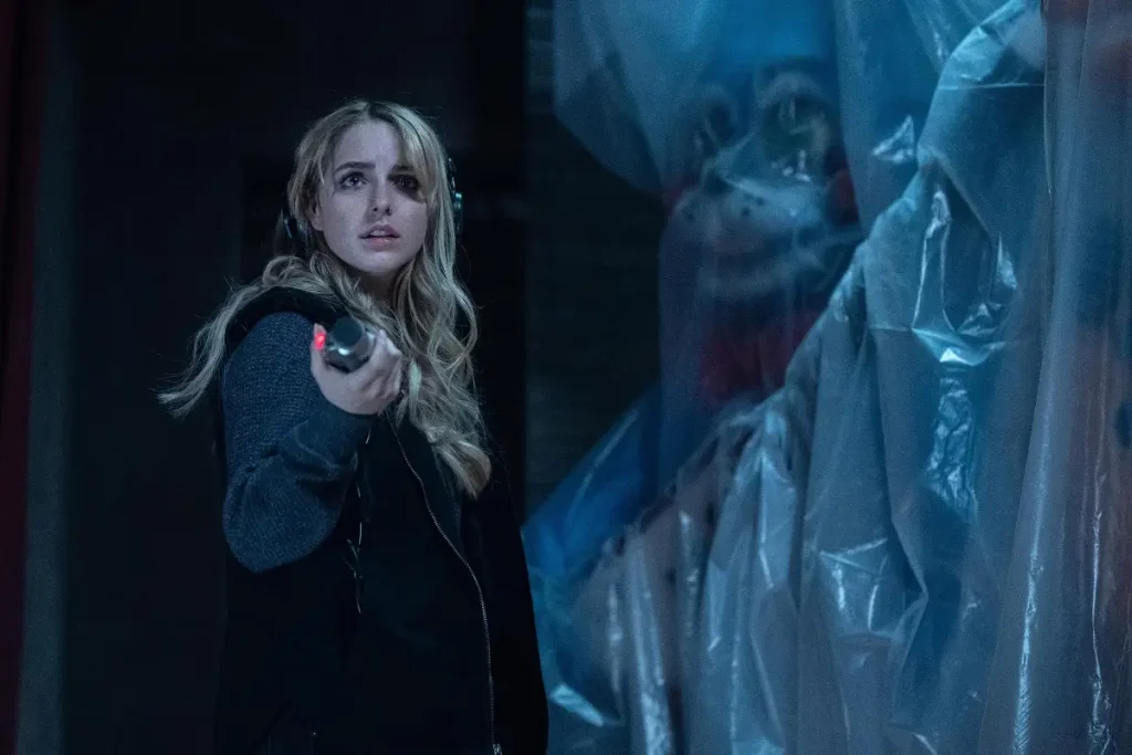 McKenna Grace as Lisa