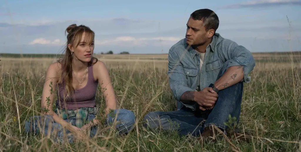 Maika Monroe as Kenna and Tyriq Withers as Ledger