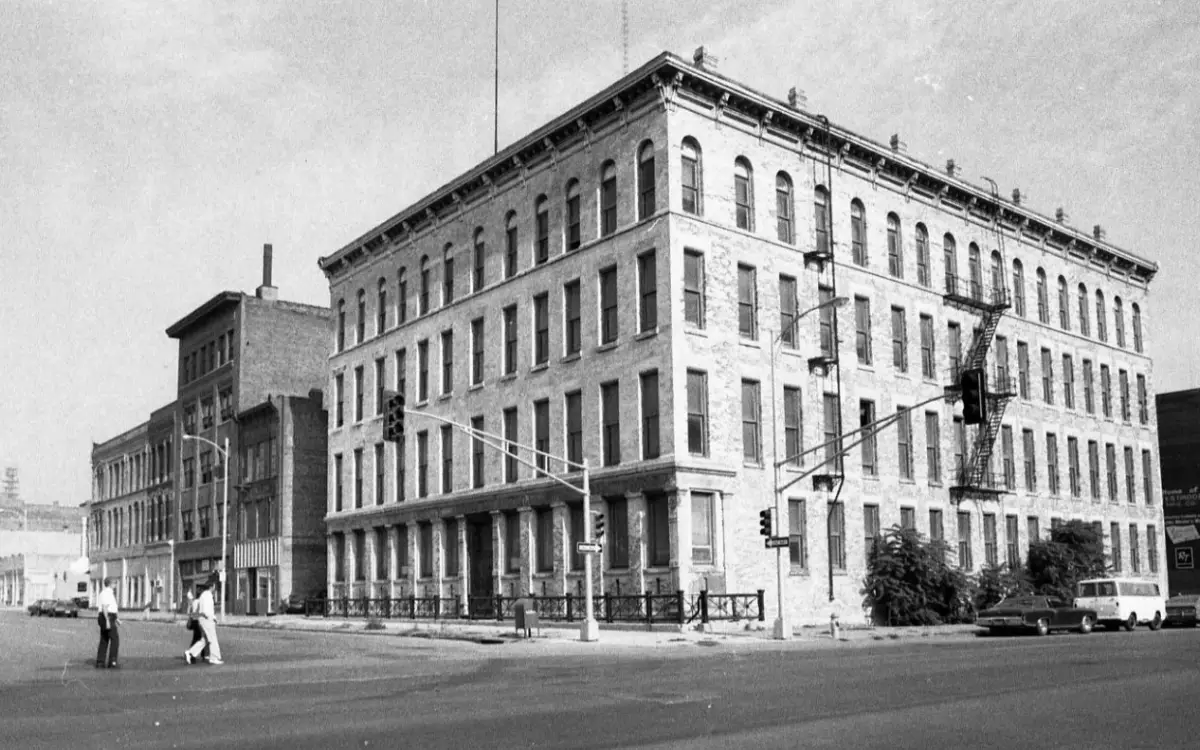 Burlington Place at Gene Leahy Mall