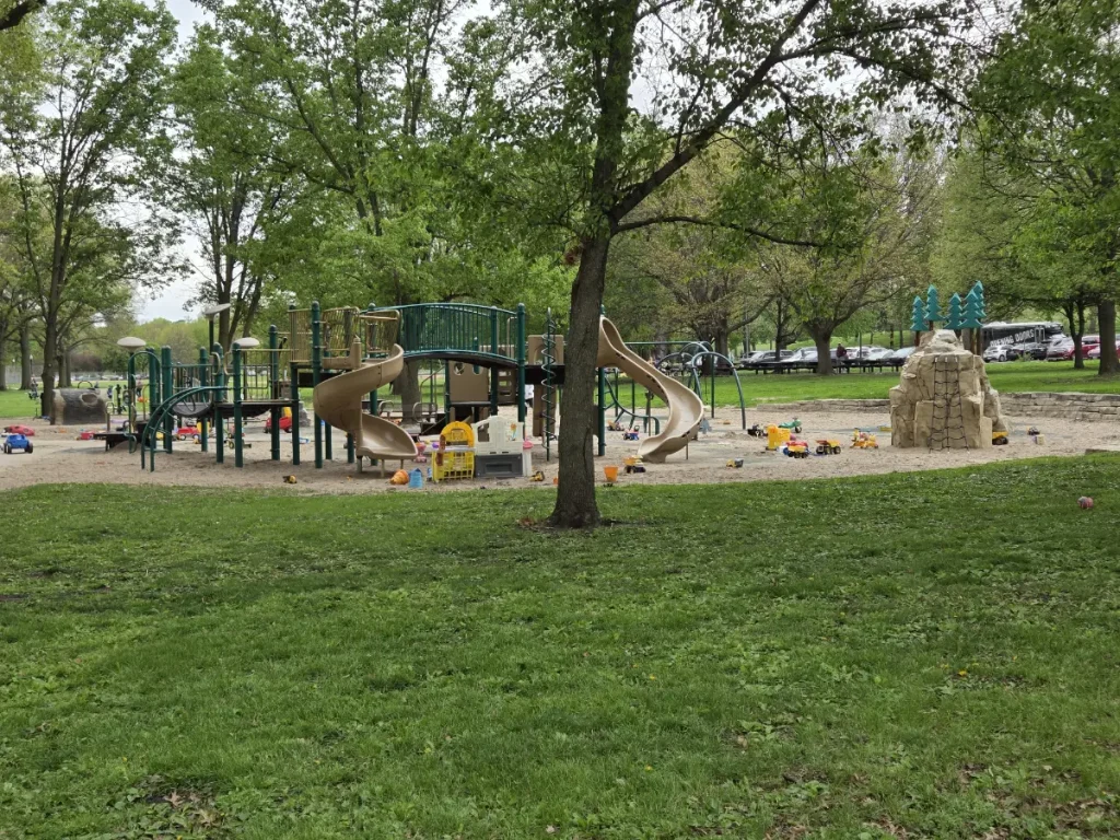 2026 photo of the Sounding Stones sculptures by Leslie Iwai inside Elmwood Park.