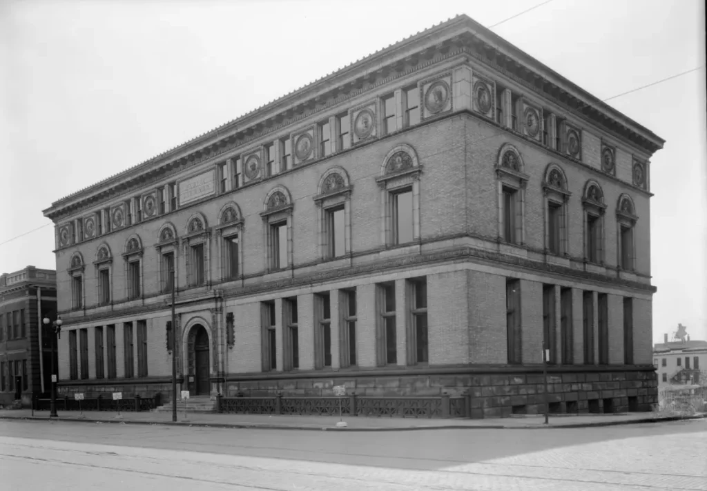 1945 photo of the Historic Library Building, the Omaha Public Library’s main branch until 1977.