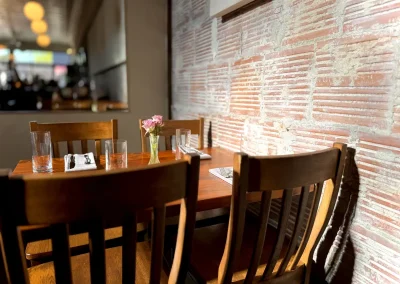 Au Courant dining area