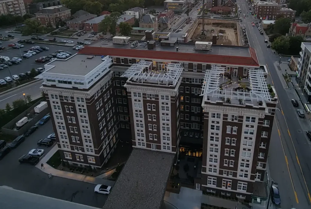 Photo of the renovated Cottonwood Hotel from Blackstone Plaza