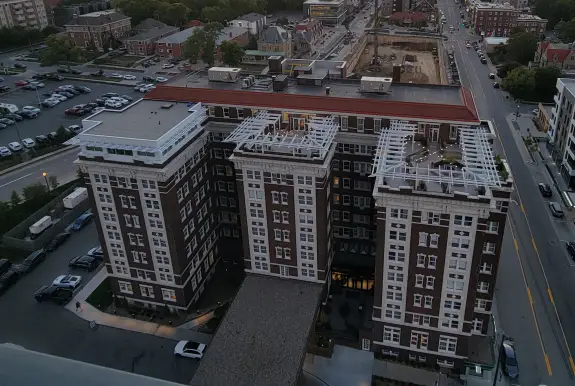 Photo of the renovated Cottonwood Hotel from Blackstone Plaza